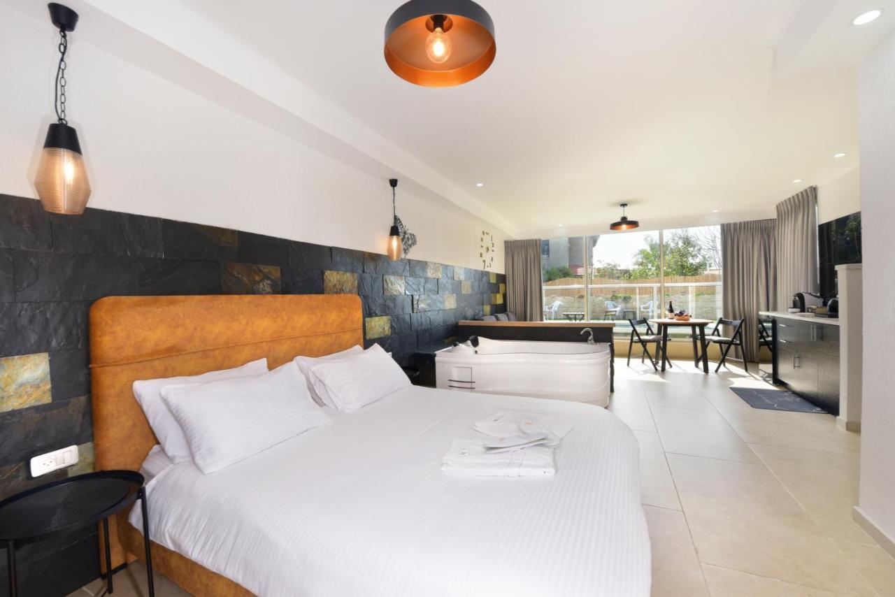 El Viso Verde Luxury Suites Had Nes Exterior photo